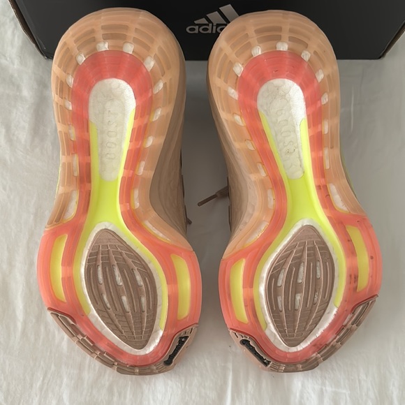 Adidas women's ultraboost 21 US6.5 - Picture 9 of 10